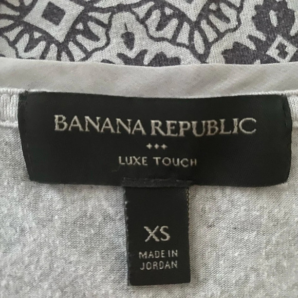 BANANA REPUBLIC Luxe Touch Women's Tee | Color: Gray/Brown | Size: XS - Picture 6 of 8